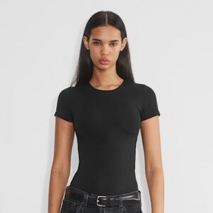 Aritzia Black Original Contour Crew Hip T-shirt